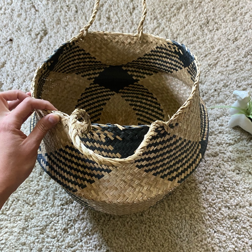 Woven super unique bohemian style weaved vintage purse/purse basket. ☀️ - Picture 2 of 4